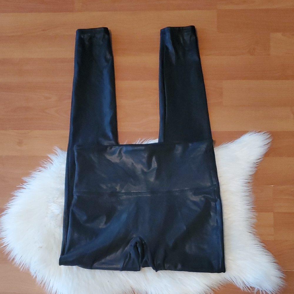 SPANX Sara Blakely Black Faux Leather coated Leggings sz medium